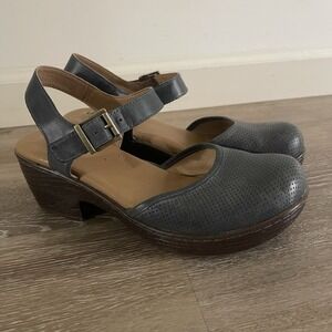 B.O.C Women's Leather Perforated Closed Toe Clog Sandals Size 8 Ankle Strap